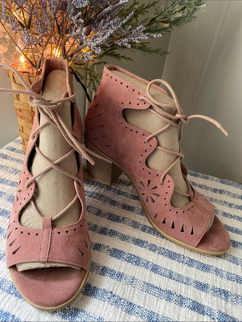 Silent D: Blush Suede Heel